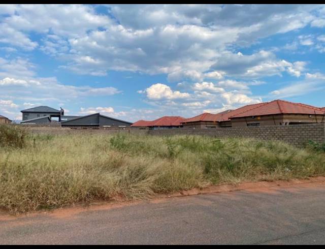 LAND FOR SALE IN CHROOM PARK